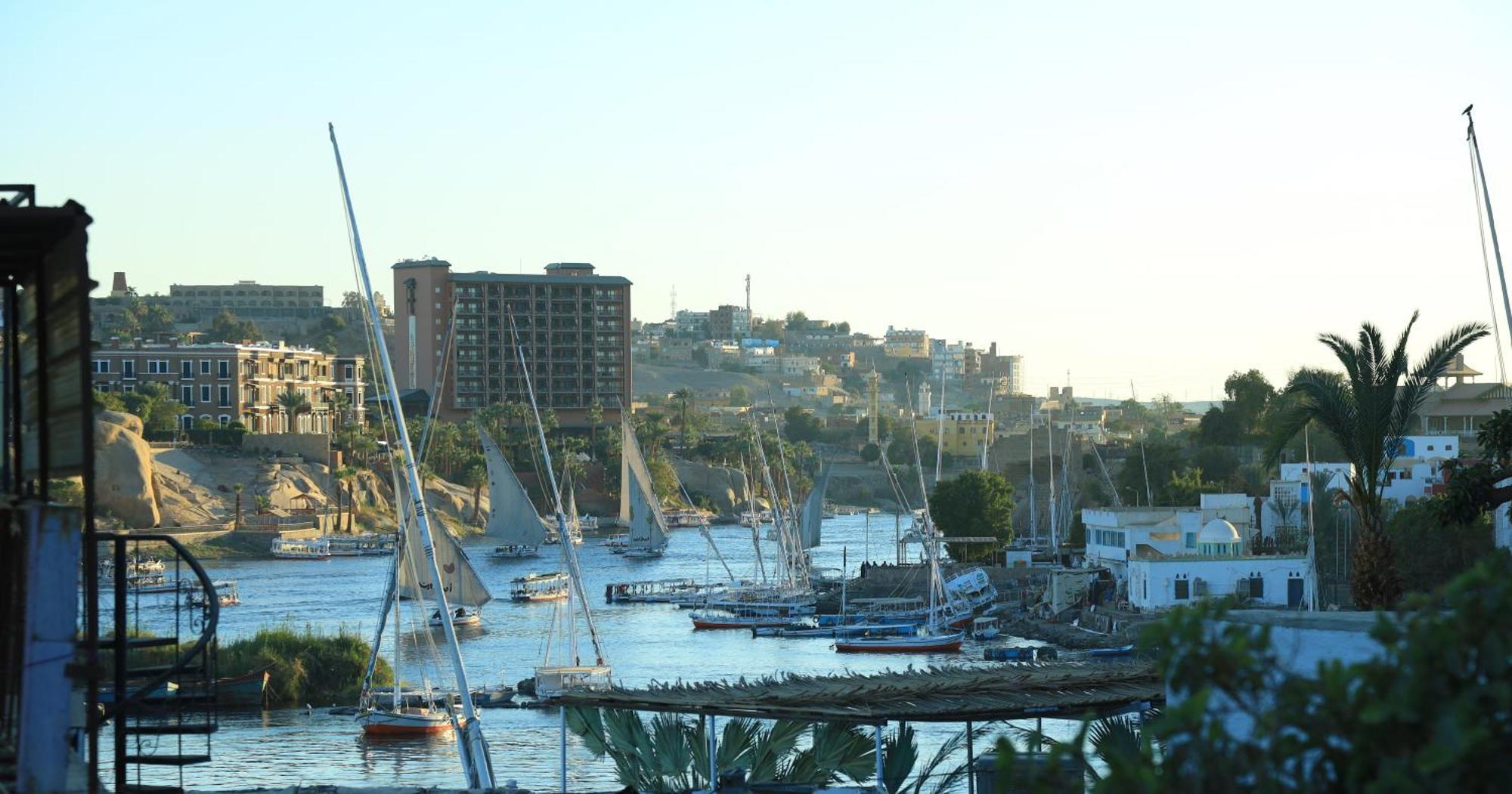 Crystala Guest House Aswan Bagian luar foto