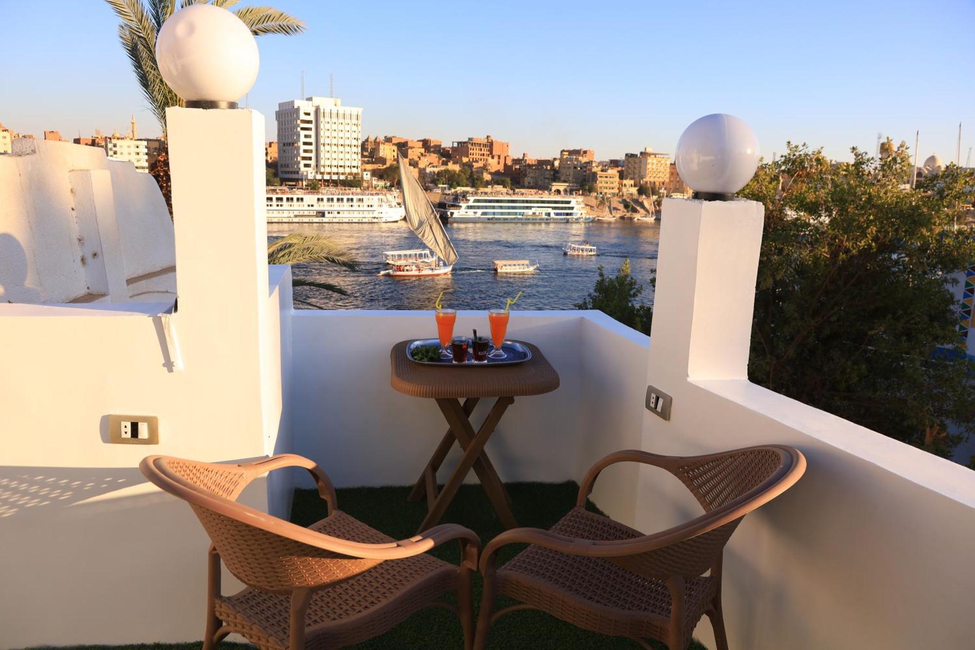 Crystala Guest House Aswan Bagian luar foto