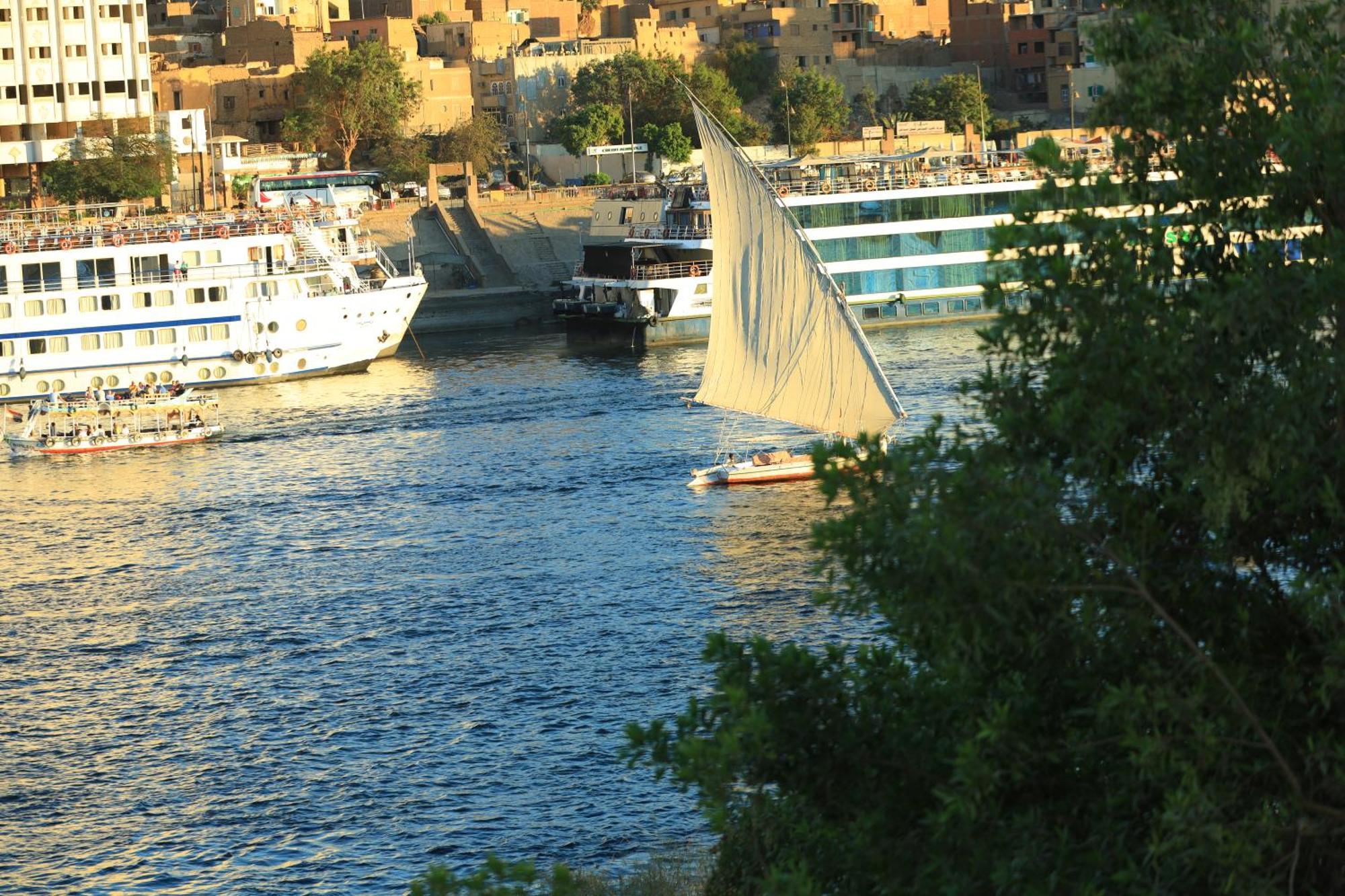 Crystala Guest House Aswan Bagian luar foto