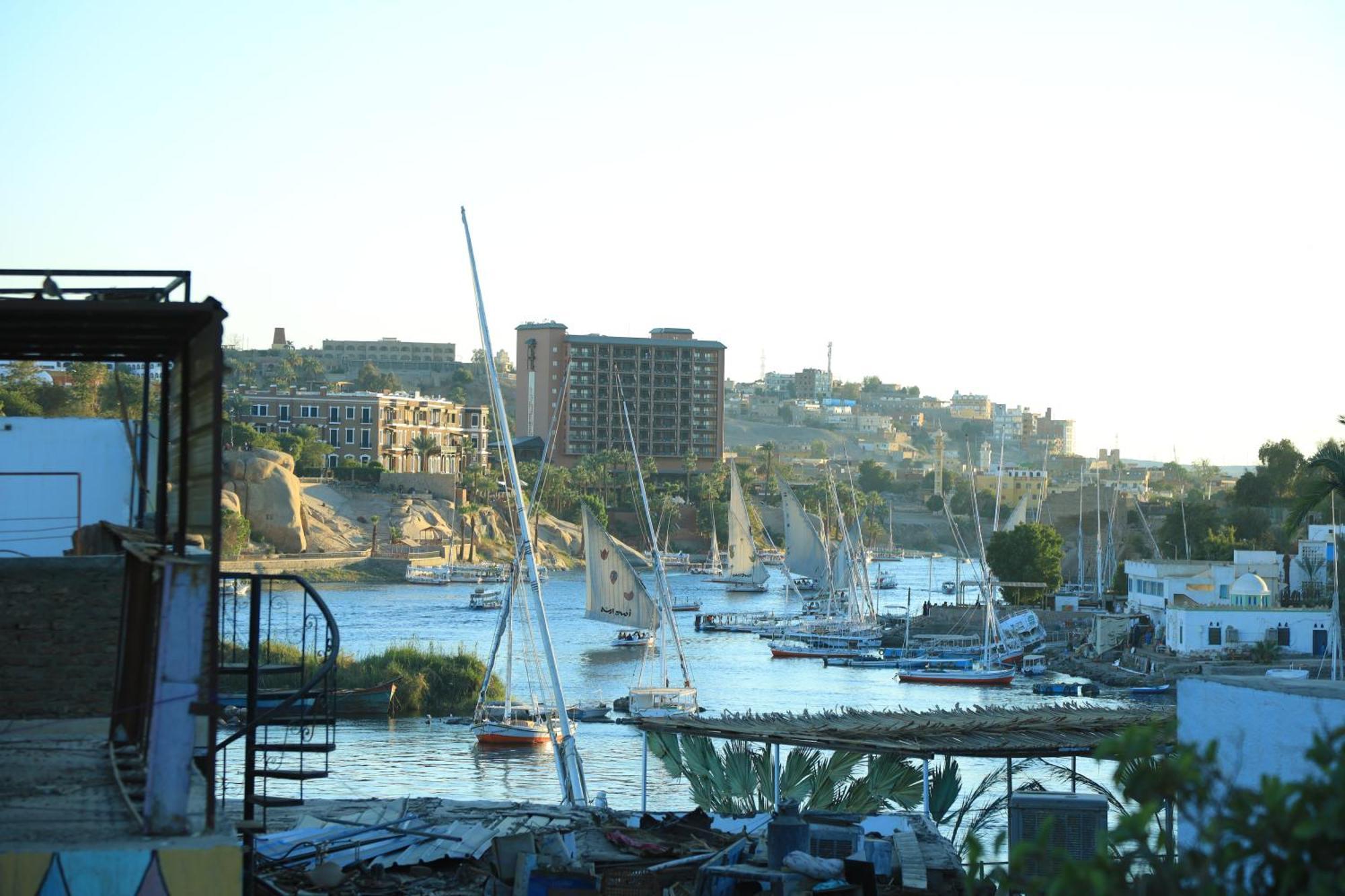 Crystala Guest House Aswan Bagian luar foto