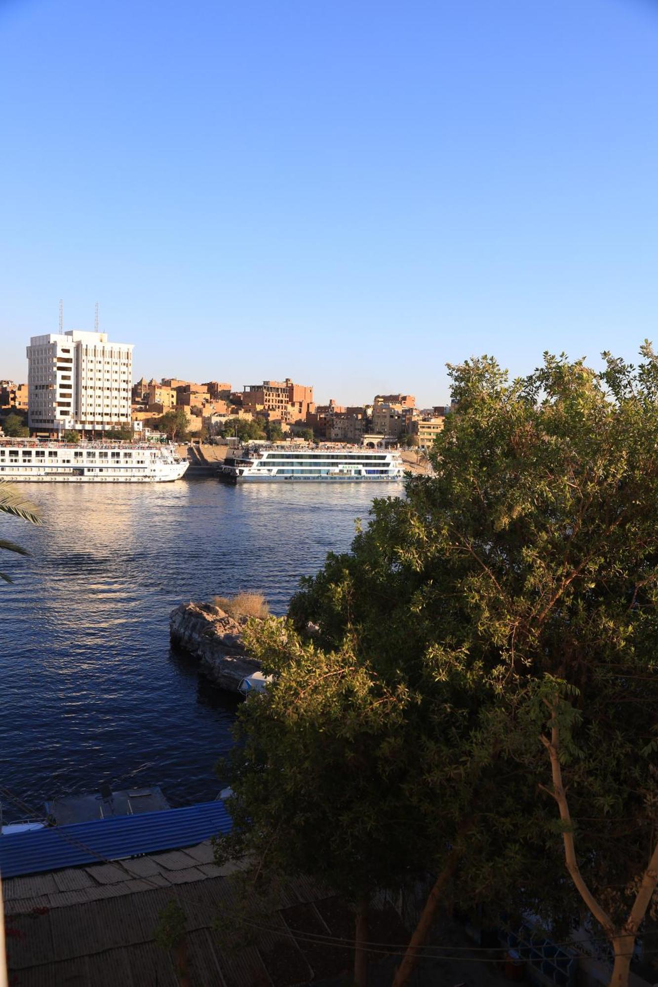 Crystala Guest House Aswan Bagian luar foto